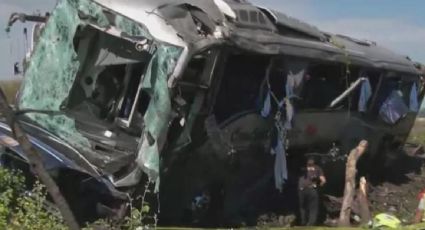 Mueren al menos seis pasajeros tras la volcadura de un autobús en la autopista México-Querétaro