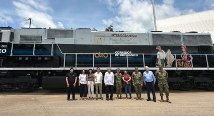 El presidente López Obrador presenta la primera locomotora del Tren Interoceánico