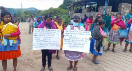 Bloquean carretera en Guerrero para exigir la presentación con vida de tres jornaleros desaparecidos en Chilapa