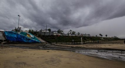 "Dora" se intensifica a huracán categoría 2 y se aleja de las costas de México