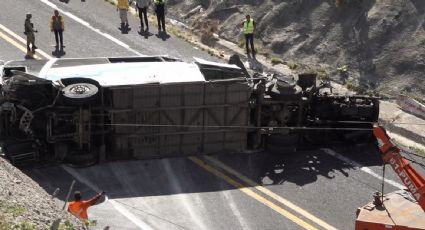 Sube a 18 la cifra de muertes por la volcadura de un autobús en la carretera Cuacnopalan-Oaxaca