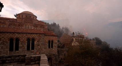 Grecia lucha por sexto día consecutivo para contener los incendios forestales que ya han consumido 73 mil hectáreas