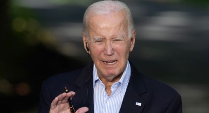 "Es un chico guapo": Biden se burla de la foto policial de Trump tomada en Georgia