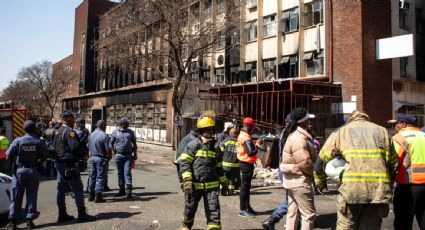 Incendio en un edificio de Johannesburgo deja 74 muertos; autoridades prevén que la cifra aumente