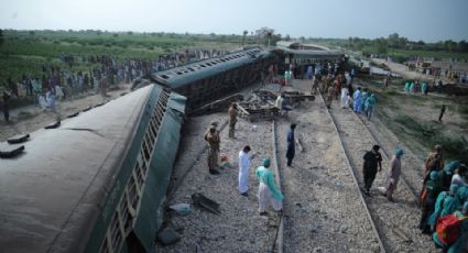 Autoridades de Pakistán contabilizan 23 muertos y más de 80 heridos tras el descarrilamiento de un tren