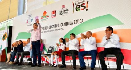 Coahuila entrega los libros de texto que se usarán en sustitución de los nuevos materiales de la SEP