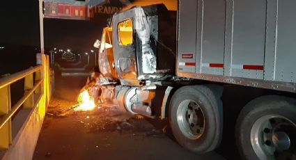 Reportan bloqueos en Michoacán con un autobús y tres camiones de carga incendiados