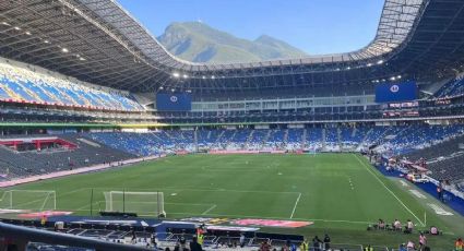 Posponen el partido Monterrey-Santos por mal estado de la cancha del Estadio BBVA
