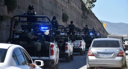 Hombres armados secuestran a dos estudiantes de preparatoria, un profesor y un taxista en Oaxaca