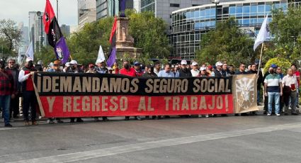 Integrantes del SME protestan frente a la Segob para exigir su incorporación a la CFE