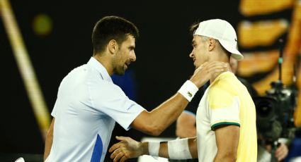 Djokovic suda más de la cuenta para debutar con victoria en el Abierto de Australia ante un sorprendente croata de 18 años