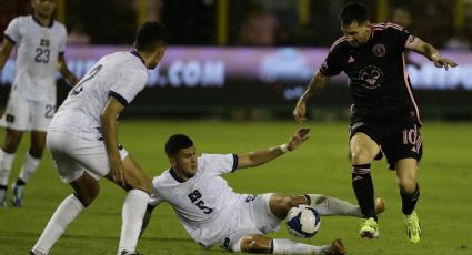 Luis Suárez debuta con el Inter Miami en El Salvador, que enloquece con la presencia de Messi