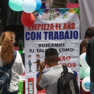 La tasa de desempleo de diciembre en México bajó a 2.6%; más de la mitad de los trabajadores sigue en la informalidad