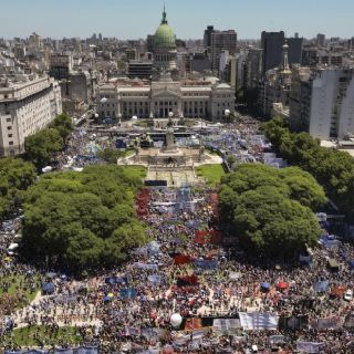 Gobierno de Milei minimiza la huelga general contra los ajustes económicos en Argentina