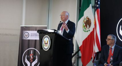 Ken Salazar niega que las armas que han ingresado ilegalmente a México sean del Ejército de EU