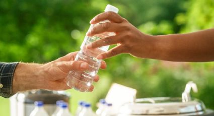 Científicos revelan que un litro de agua embotellada puede contener hasta 240 mil partículas de nanoplásticos