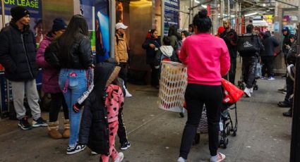 Migrantes y sus hijos son obligados a dejar albergues en la ciudad de Nueva York en medio de una tormenta invernal