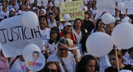 Miles marchan en Chilpancingo exigiendo justicia por el asesinato del alcalde Alejandro Arcos