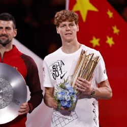 El italiano Jannik Sinner vence a Djokovic en la Final para coronarse en el Masters de Shanghái