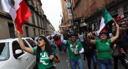 Manifestantes enojados, confusión y puertas bloqueadas fue el escenario con el que recibieron a inversionistas de EU en Palacio Nacional