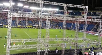 ¡Por eso no van! Aficionados del América se quejan por estructura que les impedía ver el juego en el estadio