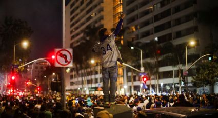 Aficionados celebran título de los Dodgers en Los Ángeles con ambiente mexicano: “Va dedicado a Fernando Valenzuela”