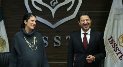 Martí Batres asume la dirección del ISSSTE tras la entrega-recepción con Bertha María Alcalde