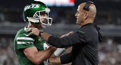 Culpan a Aaron Rodgers del despido del coach Robert Saleh de los Jets, a quien le dio un empujón en un partido