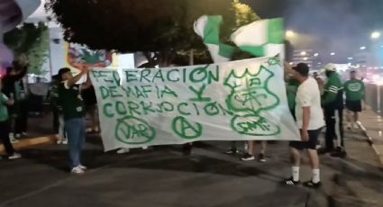 Aparecen mantas afuera del estadio del León en contra del club y la FMF: “Un ticket no puede costar más que un día de salario”