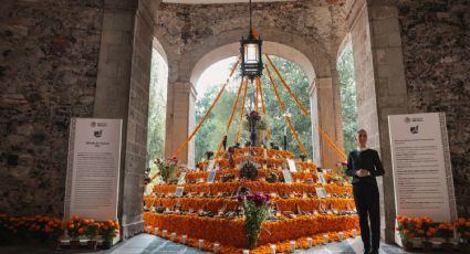 Sheinbaum dedica ofrenda de Palacio Nacional a las heroínas de la patria