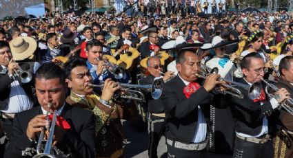 Mariachis rompen récord Guinness en el Zócalo capitalino: se juntan mil 122 para interpretar "Cielito lindo" al unísono