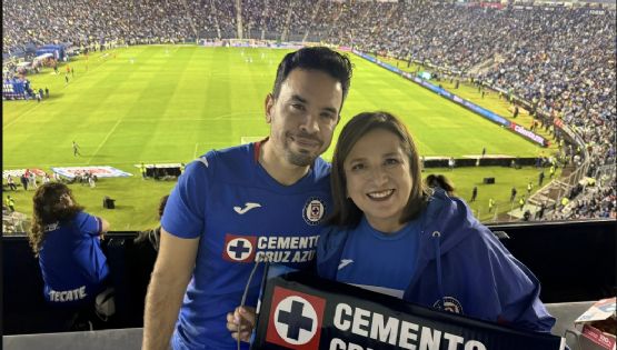 Xóchitl Gálvez festeja en el estadio el histórico récord de puntos de Cruz Azul y les pide el título: ”Ahora falta la estrella”