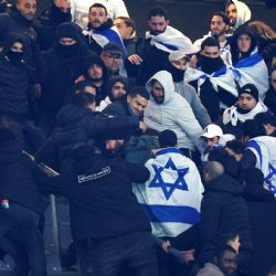 Francia decepciona ante Israel en partido de alta tensión que tuvo incidentes leves en la tribuna