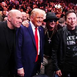 Donald Trump aparece en la función de la UFC 309, baila al ritmo de ‘YMCA’ y disfruta junto a Elon Musk