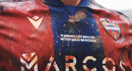 ¡Estremecedor! El Levante mancha su playera con lodo para un sentido homenaje a víctimas de inundaciones en Valencia