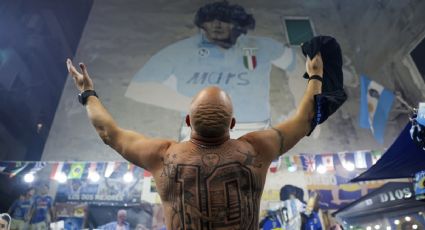 Los aficionados del Napoli rinden emotivo homenaje a Diego Maradona a cuatro años de su muerte; Messi le dedica mensaje