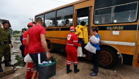 Huracán "Rafael" provoca nuevo apagón total en Cuba; miles evacuados y graves daños previstos