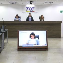 Sancionan a vicepresidenta de Ecuador con 150 días sin sueldo por faltar al trabajo