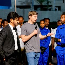 Max Verstappen cumple su castigo en Ruanda con servicio comunitario e inspira a jóvenes pilotos