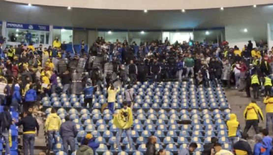 Aficionados de América y Rayados se enfrentan tras la Final de Ida lanzándose las butacas del Estadio Cuauhtémoc