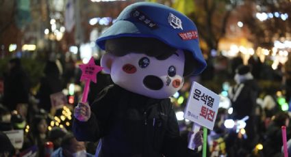 K-pop, luces navideñas y Santa Claus: los elementos que dan vida a las protestas en Corea del Sur