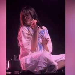 Atacan a Billie Eilish en concierto en Arizona: le lanzan un objeto a la cara