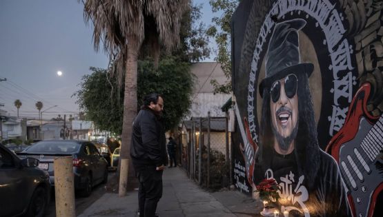 Familiares y amigos dan el último adiós al guitarrista Javier Bátiz en su natal Tijuana