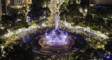 ¡Festejo monumental! Aficionados del América invaden El Ángel de la Independencia para festejar el Tricampeonato