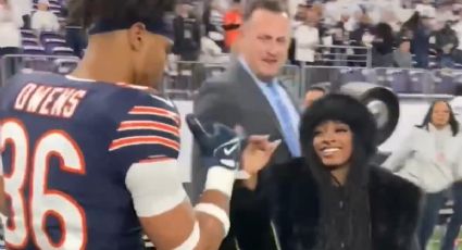 La gimnasta Simone Biles hace un épico saludo junto a su esposo, Jonathan Owens, jugador de los Bears