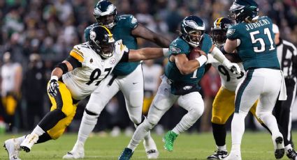 Jalen Hurts, QB de Eagles, es multado con más de cinco mil dólares por usar tonalidades de calzado diferentes al uniforme