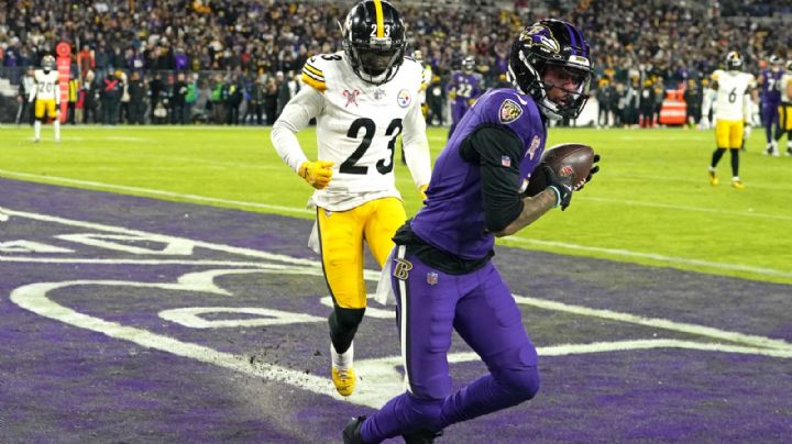 Ravens apalean a Steelers y amarran su boleto a los playoffs de la NFL