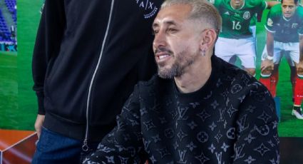Héctor Herrera, quien dejó la MLS por escupir a un árbitro, bromea al firmar playera del América a un niño: “Me van a salir ronchas”