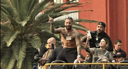 Maluma sorprende a sus fans al cantar a bordo de un turibus en la CDMX y anuncia su gira "+Pretty +Dirty"