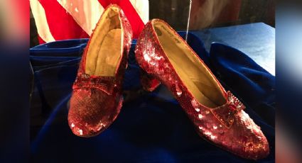 Subastan por más de 32 millones de dólares las zapatillas que Judy Garland usó en "El mago de Oz"